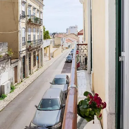 2 Avec Terrasse Apartment Lissabon