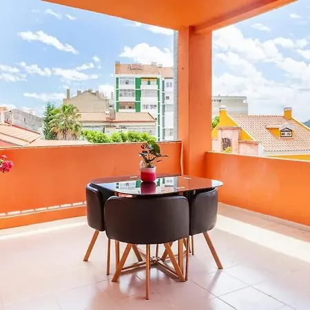 2 Avec Terrasse Apartment *