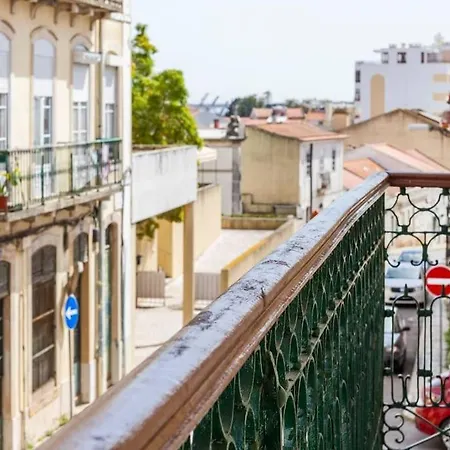2 Avec Terrasse Apartment Lisbon